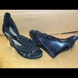B. makowsky woven black wedge sandals